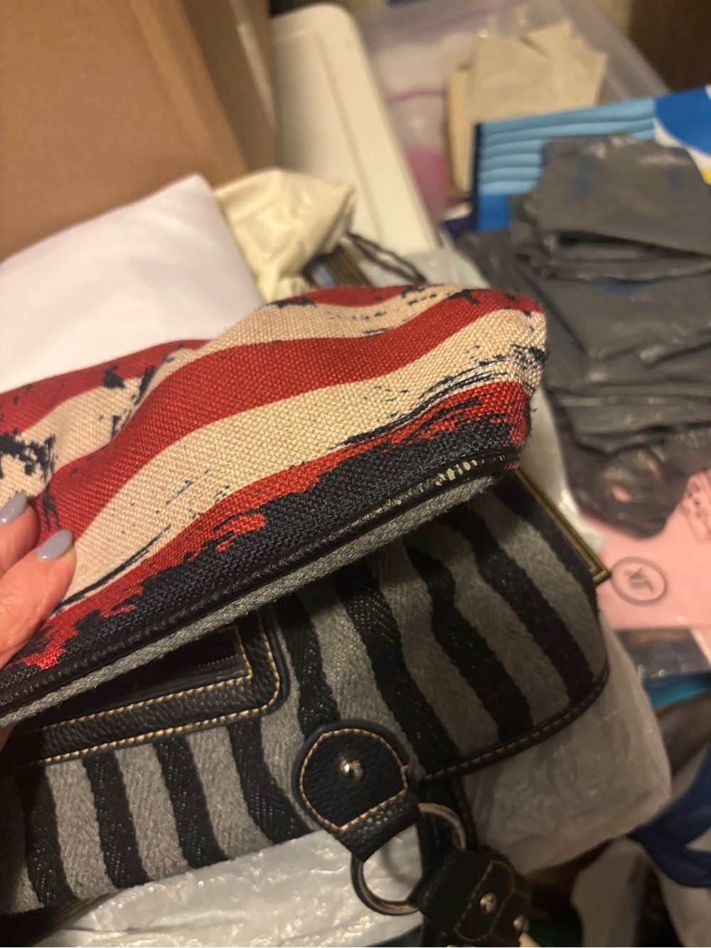 Montana West Distressed Look Flag Purse - Picture 13 of 13